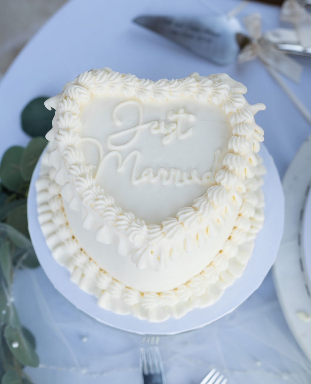 Vintage Heart White Dream Cake